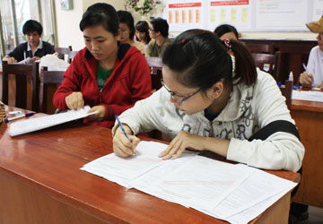 Tuyển sinh ĐH, CĐ 2013: “Bẫy” học phí Tuyển sinh ĐH, CĐ 2013: “Bẫy” học phí