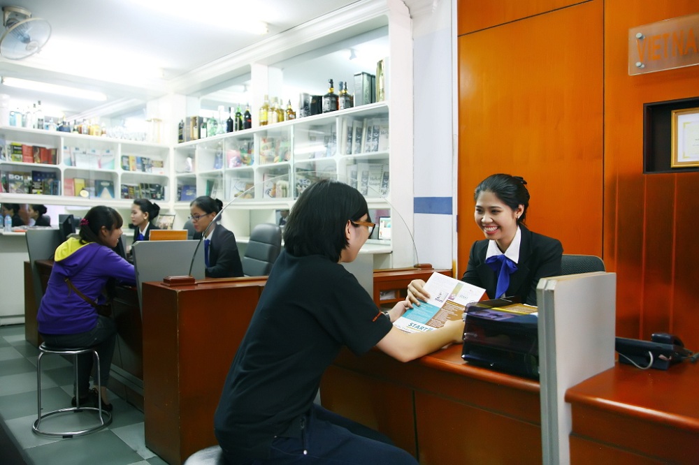 Quầy tiếp sinh của trường, tại đây các bạn sẽ được tư vấn định hướng nghề nghiệp chi tiết và hướng dẫn cụ thể các thủ tục nhập học.